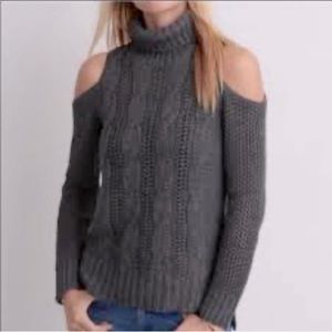 American Eagle Outfitters Charcoal Grey Cold Shoulder Turtleneck Sweater NWT/Sm